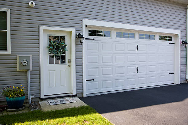 24/7 Emergency Garage Door Panel Replacement experts in La Crescent, MN